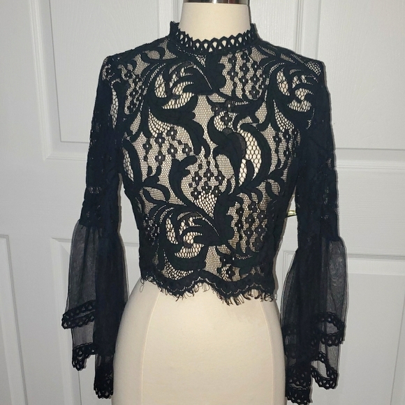 peach Tops - LACE cropped blouse. M.